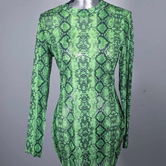 NWT BB DAKOTA BY STEVE MADDEN SNAKE PRINT MINI SHEATH DRESS - M - Picture 4 of 9